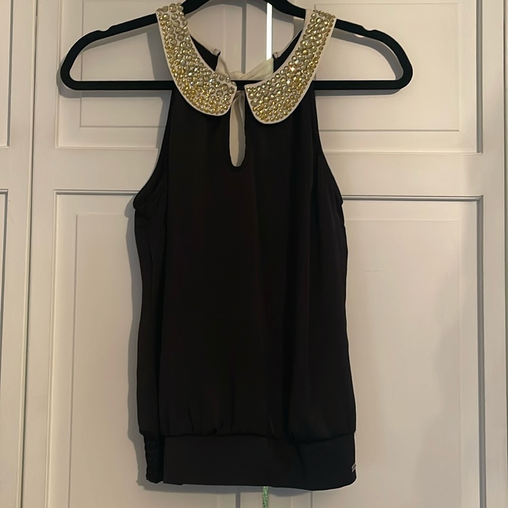 Guess sleeveless top with gold sequins collar
